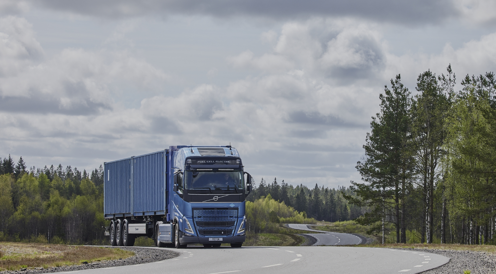 Volvo Trucks will start testing fuel cell trucks with customers in 2025