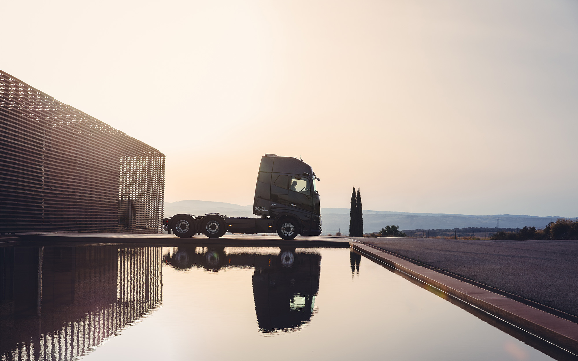 (c) Volvotrucks.com