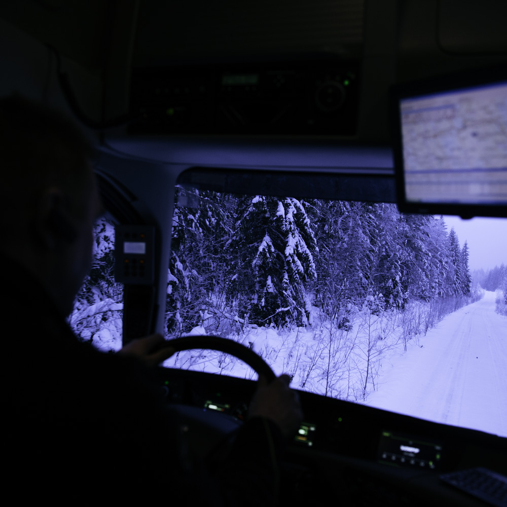 Volvo FH16 ขณะขับขี่บนเส้นทางน้ำแข็ง